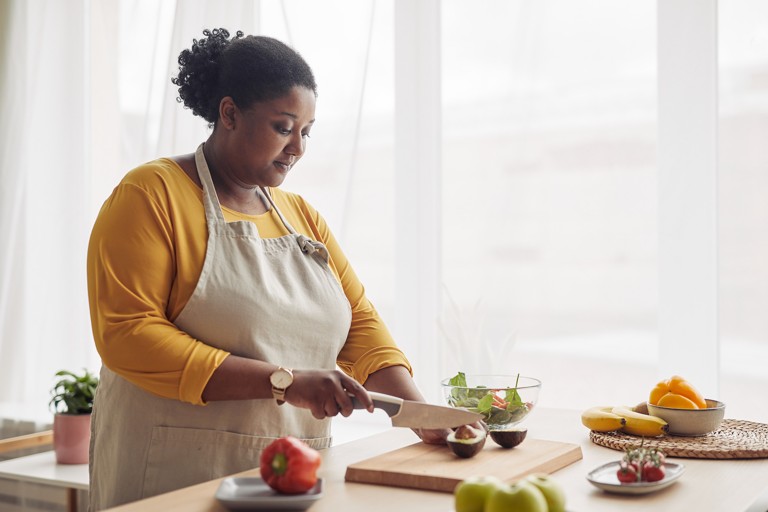 A woman with type 2 diabetes making a healthy lunch for herself