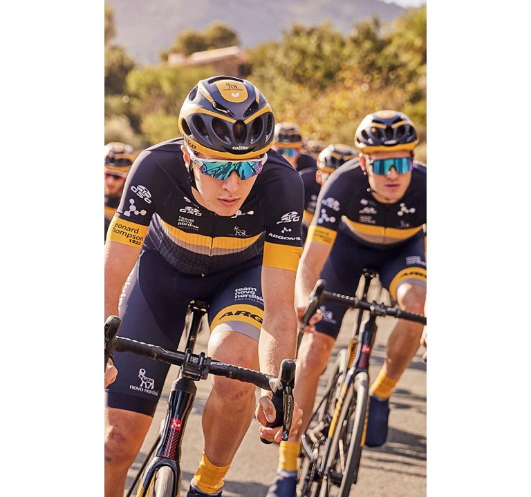 Team Novo Nordisk sedang berlatih pada tahun 2021