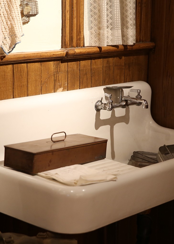 White procelain sink with tool box