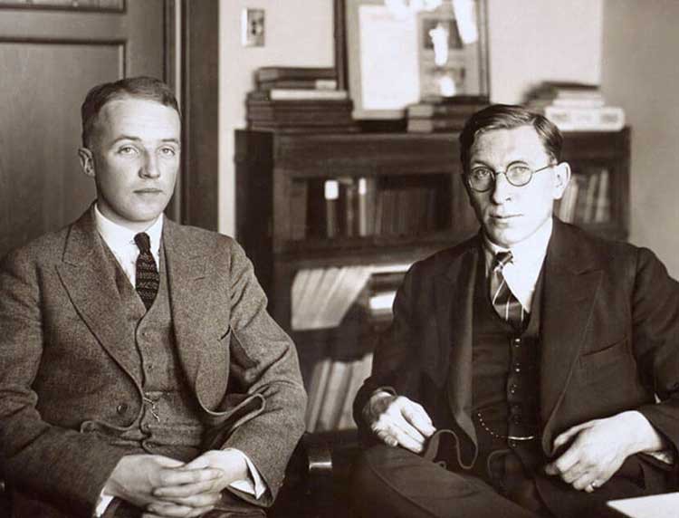 Frederick Banting dan Charles Best di Universitas Toronto.