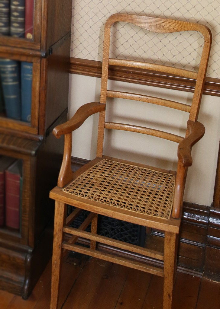 Chaise en bois avec siège en osier