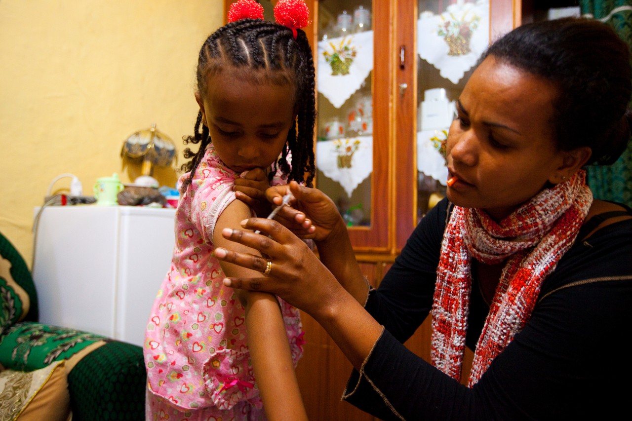 Saba Samuel i jej matka. Saba mieszka w Etiopii i ma cukrzycę typu 1.