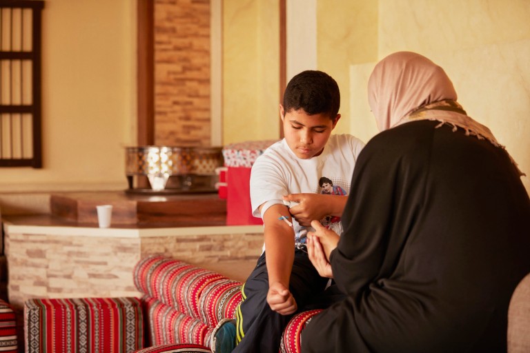 A Kuvaitban élő Meshari Al-Armally hemofília A-ban szenved.
