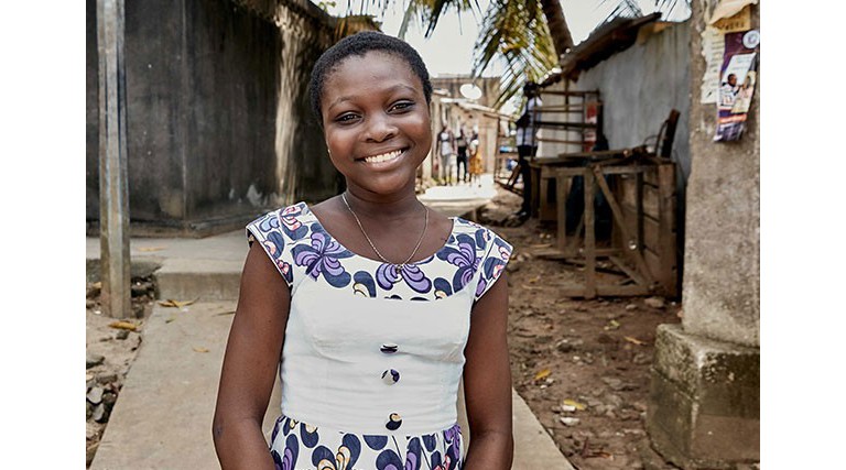 Olivia Aka vit en Côte d'Ivoire avec un diabète de type 1 .