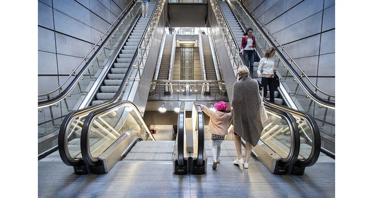 Treppen in einem Bahnhof