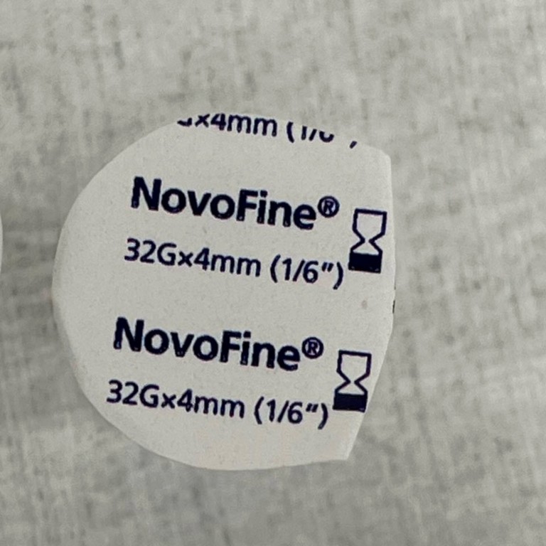 Image showing a top view of a counterfeit needle. The paper tab states ‘NovoFine®’ and ‘32Gx4mm (1/6”)’ ]