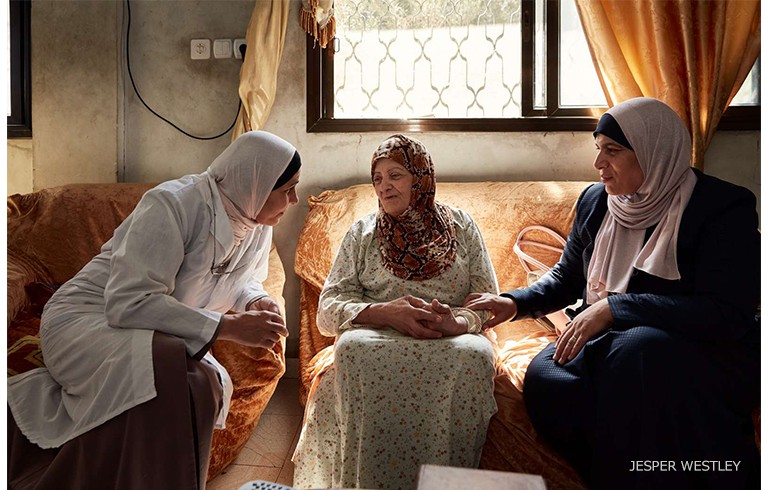 2型糖尿病とともに生きる高齢女性（パレスチナ、ヨルダン川西岸地区）